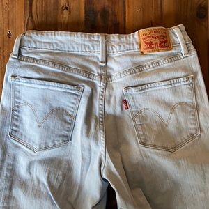 Levi’s Light Blue Light Wash Women’s Jeans